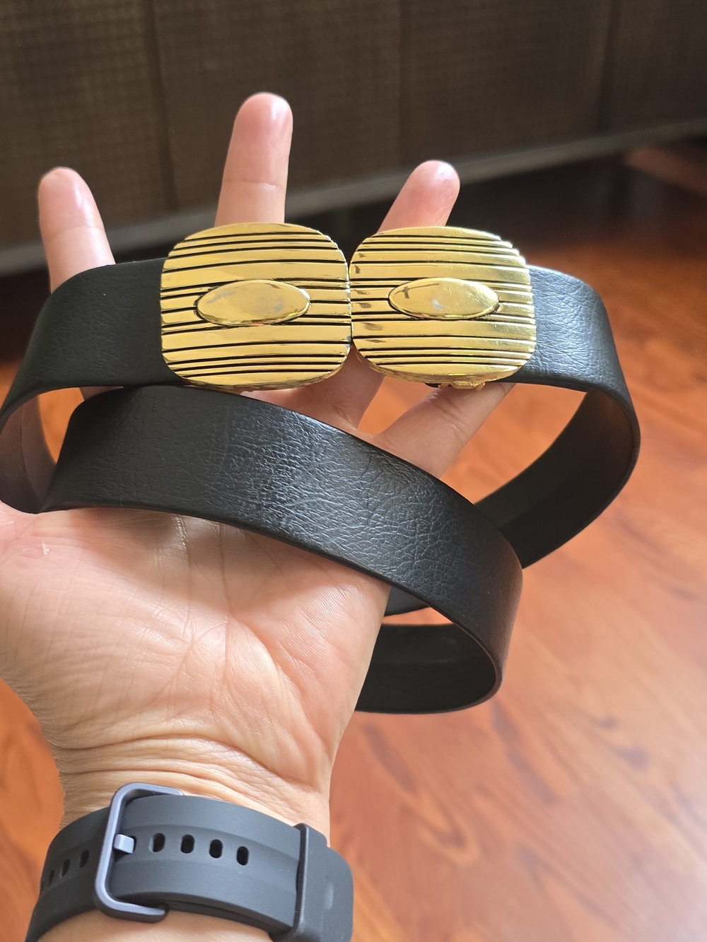Vintage Douglas Paquette Gold Tone Interlocking Clasp Black Leather Belt S/M